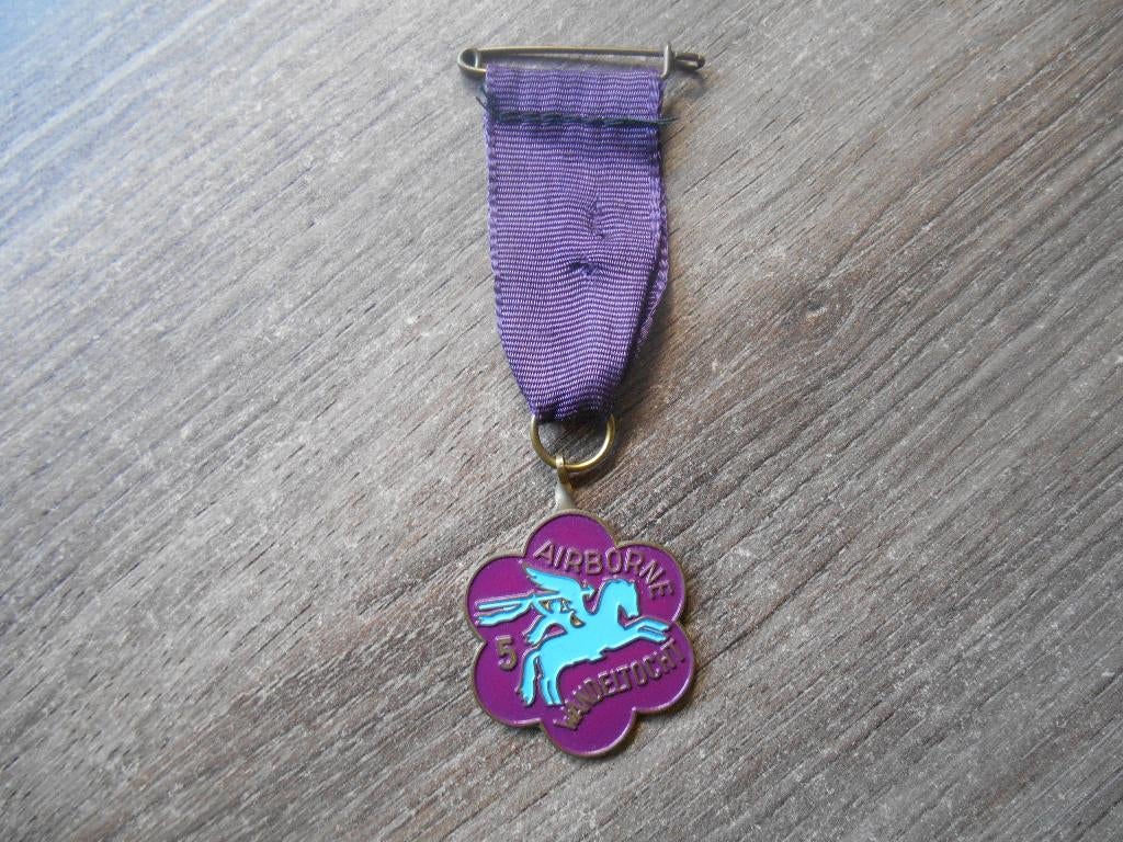 Airborne medaille voor de 5de keer lopen, Ophalen of Verzenden, Landmacht, Nederland, Lintje, Medaille of Wings