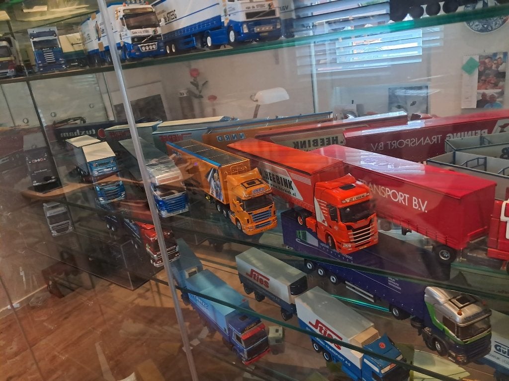 GEZOCHT: Partij - Verzameling miniatuur vrachtwagens 1:50, Ophalen of Verzenden, Zo goed als nieuw, Bus of Vrachtwagen, Tekno