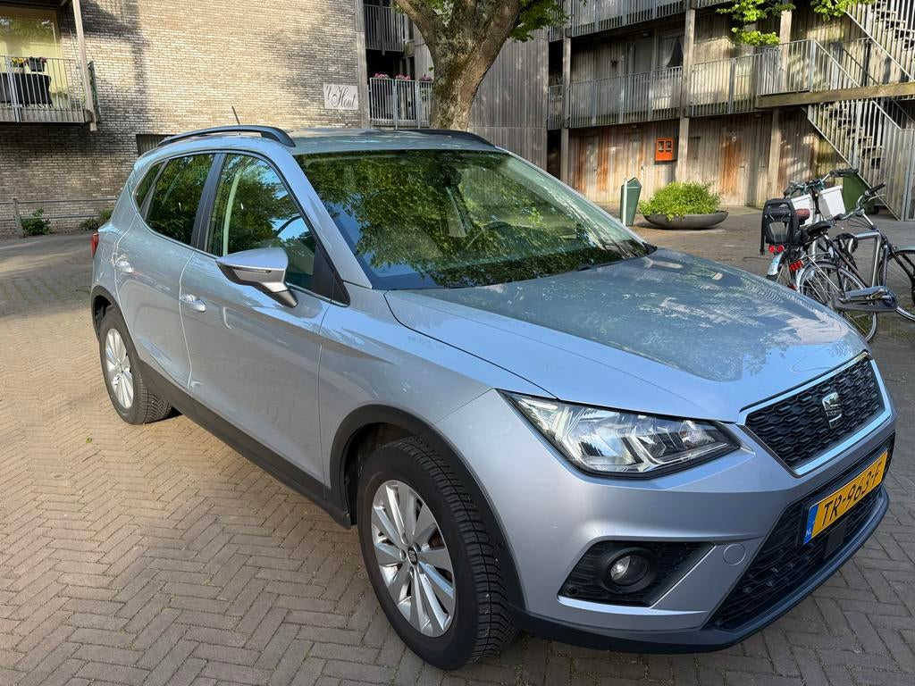 Seat Arona 1.0 TSI 95pk 2018 Grijs, Auto's, Voorwielaandrijving, Arona, 49 €/maand, Origineel Nederlands