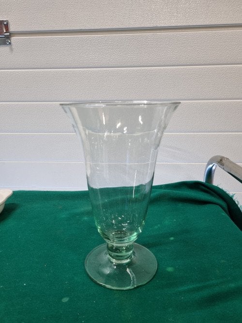 Vaas trompet vorm op voet glas, Ophalen of Verzenden