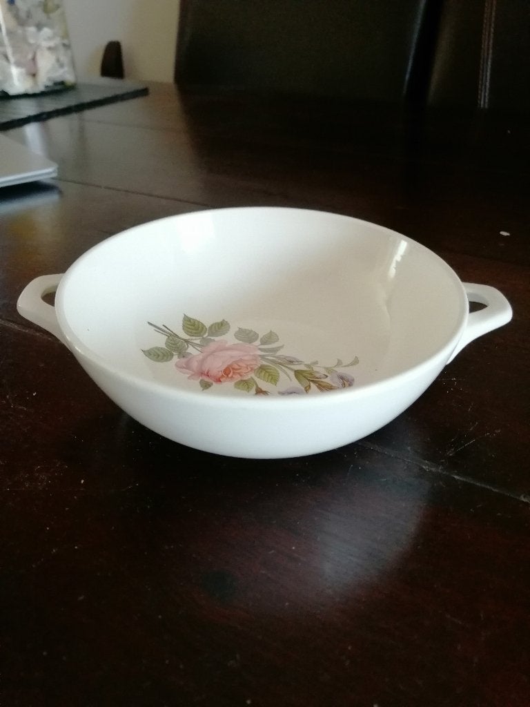 Villeroy en Boch kommetje met oren, Huis en Inrichting, Ophalen of Verzenden, Zo goed als nieuw, Kom(men), Overige stijlen