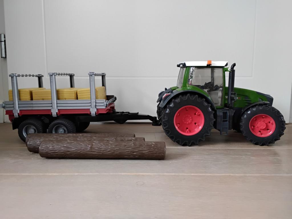 Bruder Fendt 936 Vario tractor met aanhanger en accessoires, Ophalen of Verzenden, Zo goed als nieuw
