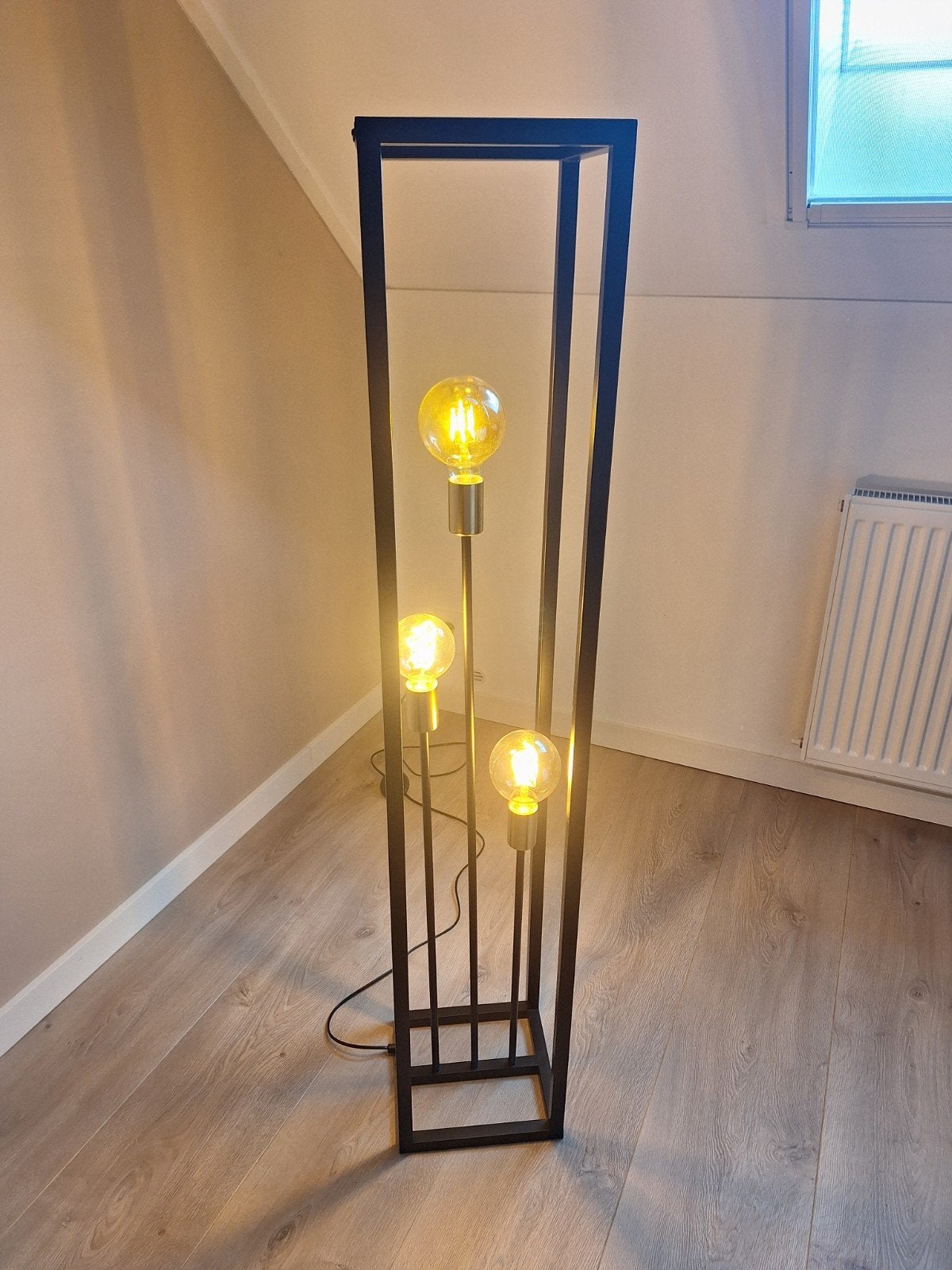 Staande Industriële Lamp - Prachtig Licht, Ophalen, E27 (groot), Zo goed als nieuw, Metaal