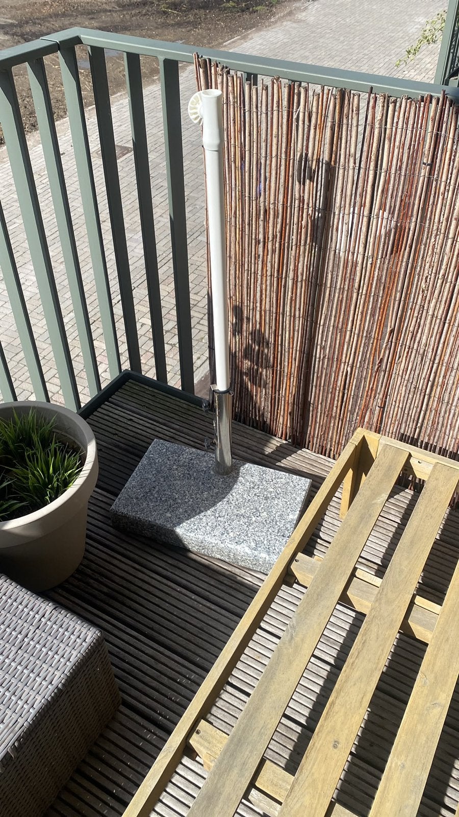 Balkonparasol met voet, kantelbaar, Ophalen, Zo goed als nieuw, Stokparasol, Kantelbaar