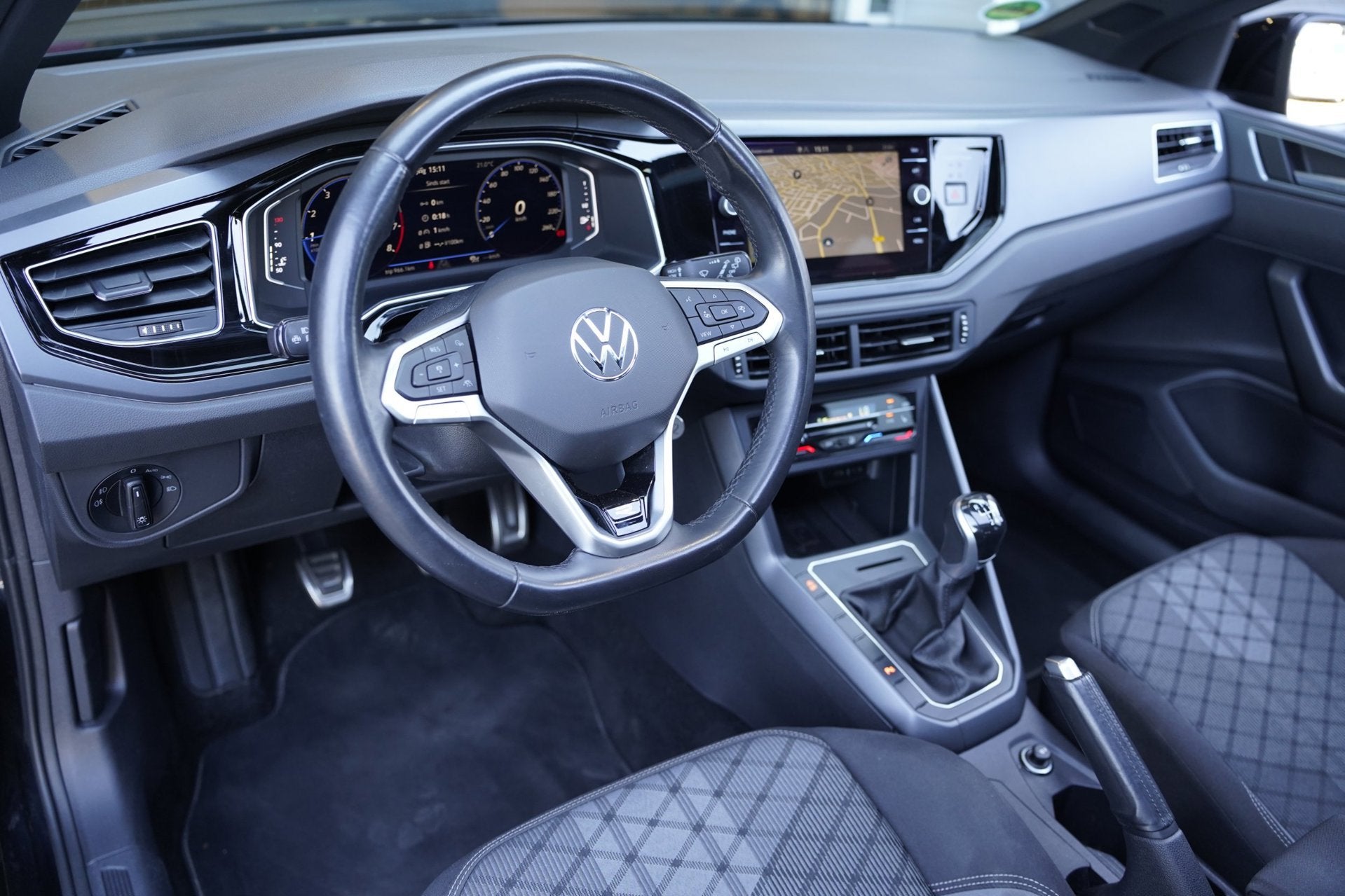 Volkswagen Taigo 1.0 TSI 2x R-Line 110PK Pano Black Style IQ, Voorwielaandrijving, Dealer onderhouden, Gebruikt, 620 kg