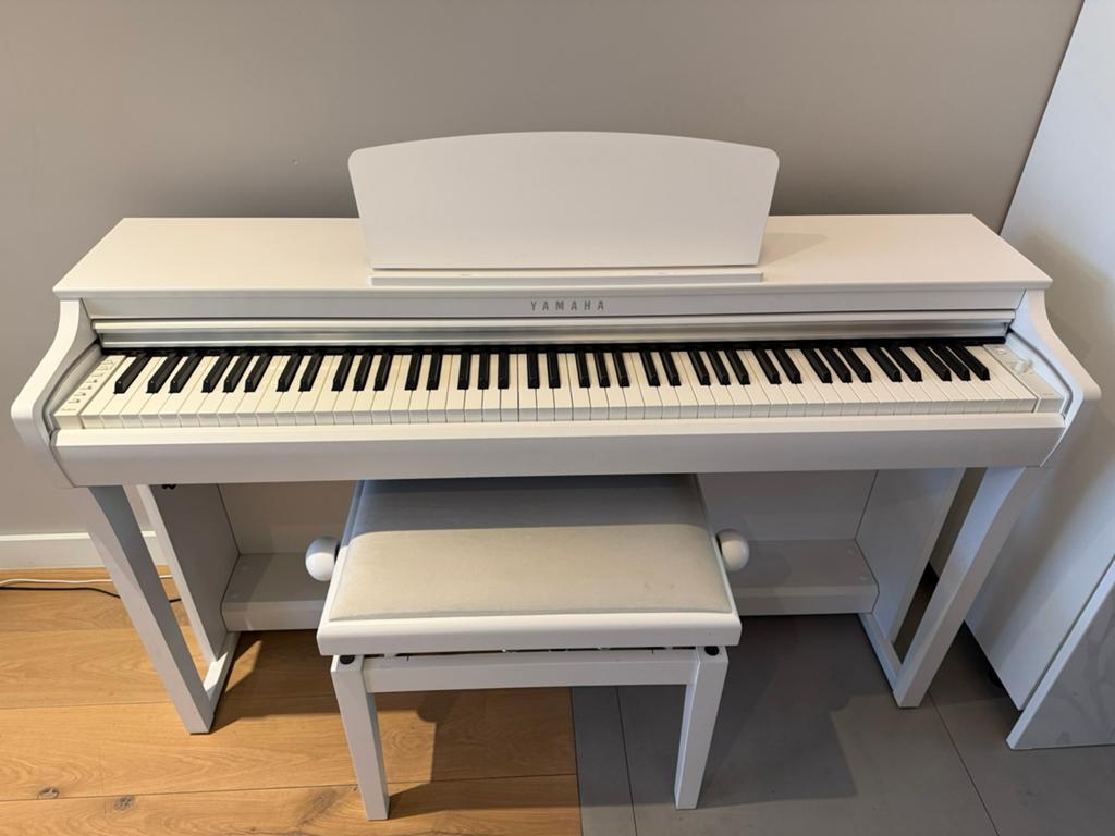YAMAHA CLP-725 Digitale Piano - Zo goed als nieuw, Muziek en Instrumenten, Ophalen, Wit, Digitaal, Zo goed als nieuw