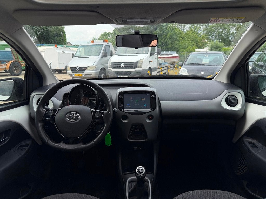 Toyota Aygo 1.0 VVT-i | Cabrio | Airco | E-Infotainment |, Voorwielaandrijving, Gebruikt, Euro 6, 4 stoelen