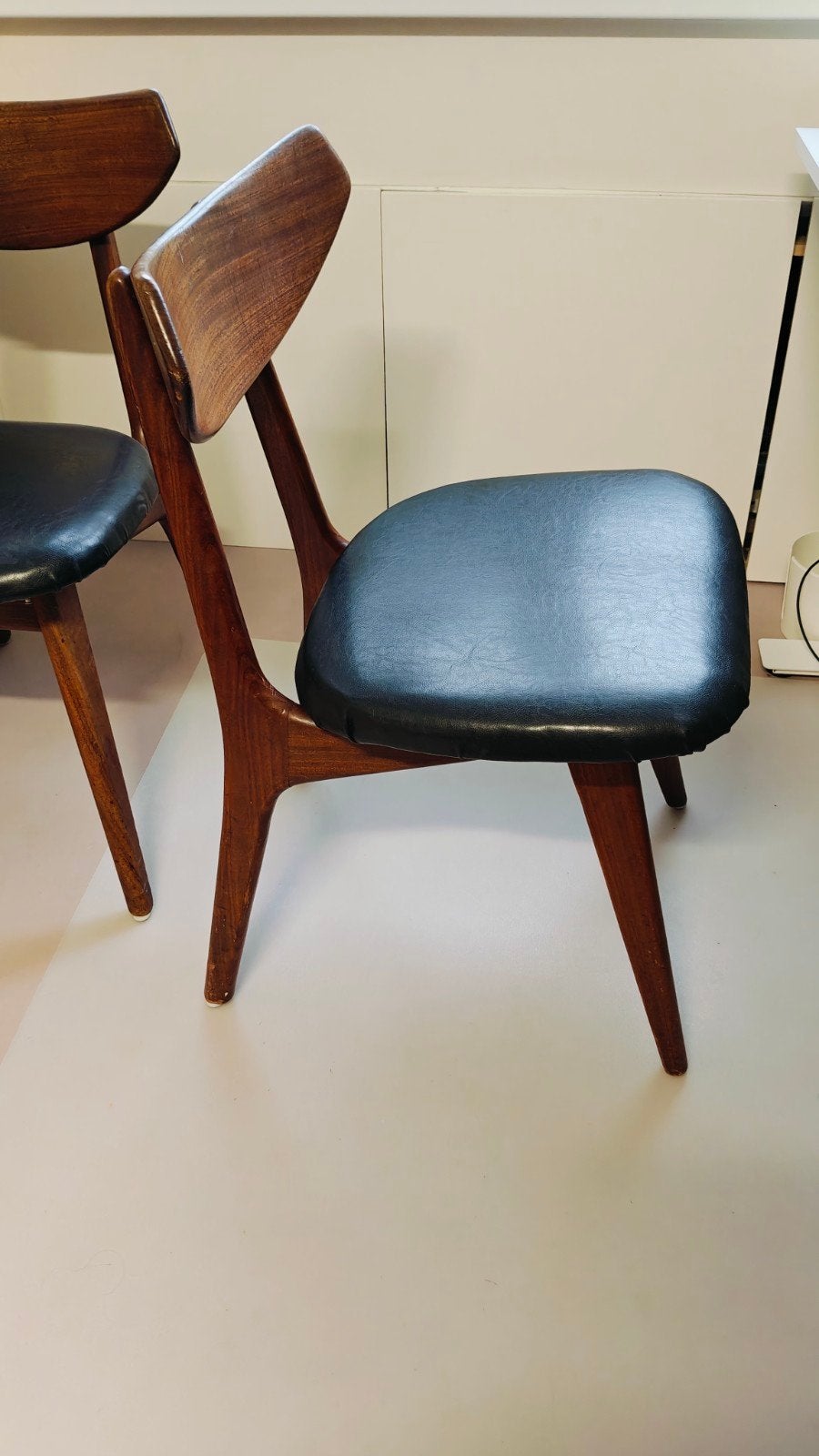 2x awa Louis van Teeffelen eettafel stoelen, Huis en Inrichting, Stoelen, Ophalen, Gebruikt, Zwart, Leer