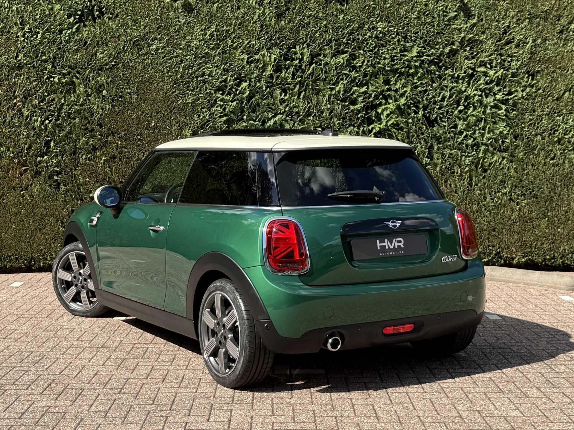 Mini Cooper 1.5 | 60 Years Edt. | Pano | HUD | H/K | Leer |, Auto's, Mini, Dealer onderhouden, 136 pk, Gebruikt, Euro 6