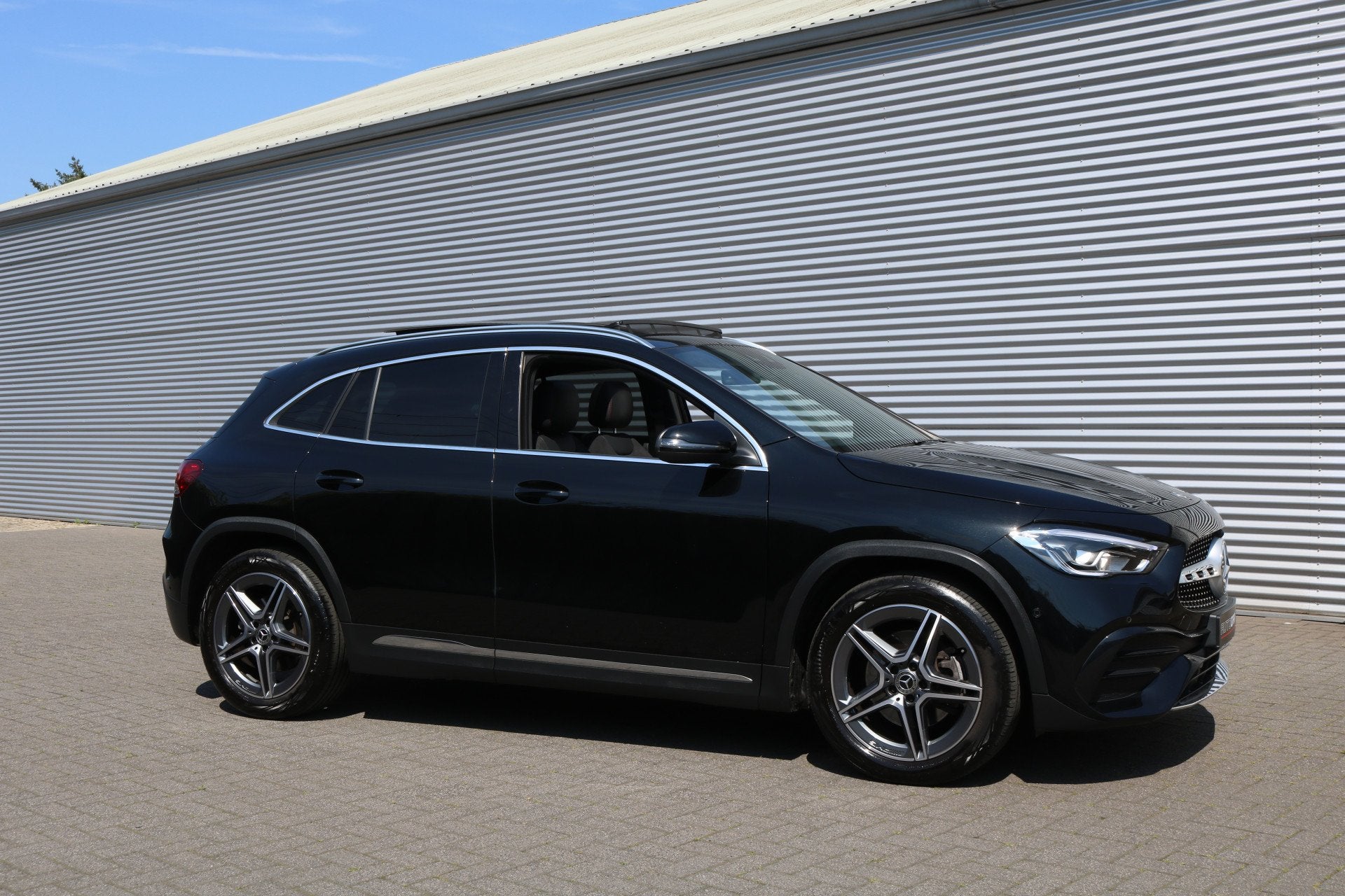 Mercedes-Benz GLA 250 4MATIC AMG Line (Panoramadak Sportlede, Gebruikt, Zwart, 4 cilinders, Zwart