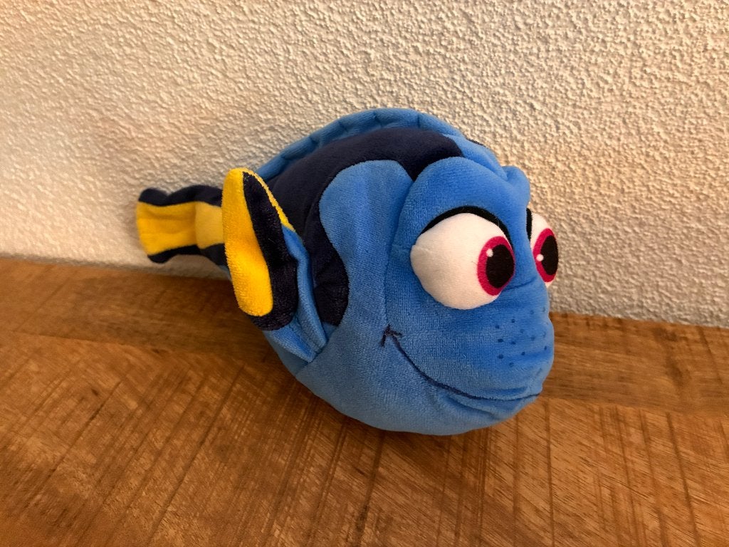 Disney knuffel Dory van Finding Nemo. 26 cm lang. ZGAN., Disney, Disney, Overige typen, Ophalen of Verzenden