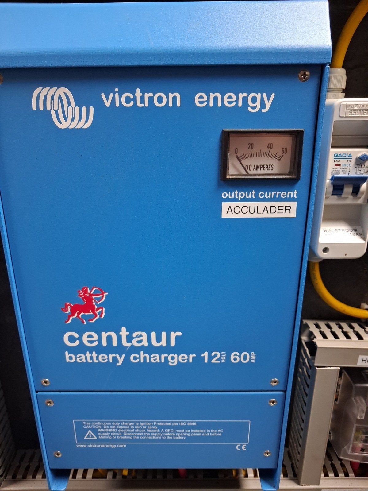 Victron centaur 12-60amp-3, Ophalen of Verzenden, Zo goed als nieuw, Motor en Techniek