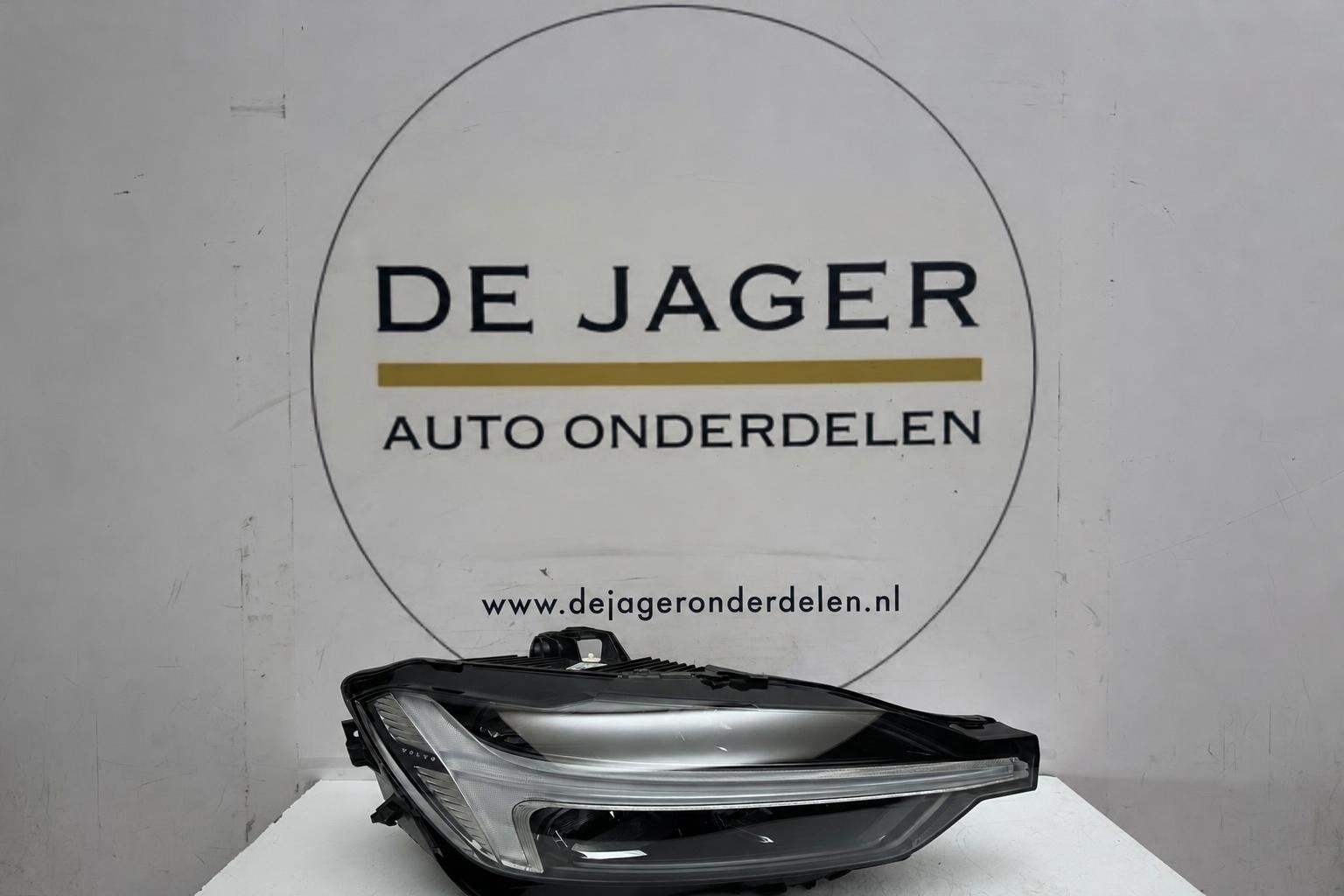 Volvo XC60 246 Full LED koplamp rechts 32342507, Gebruikt, Gunnar Engellaus vag 8
405 31  Gothenburg, SE, Info@volvocars.com, Ophalen of Verzenden