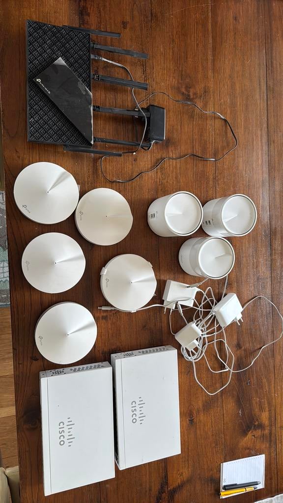 Netwerkset: 8 Deco mesh + 2 Cisco switch, Computers en Software, Netwerk switches, Ophalen of Verzenden, Zo goed als nieuw