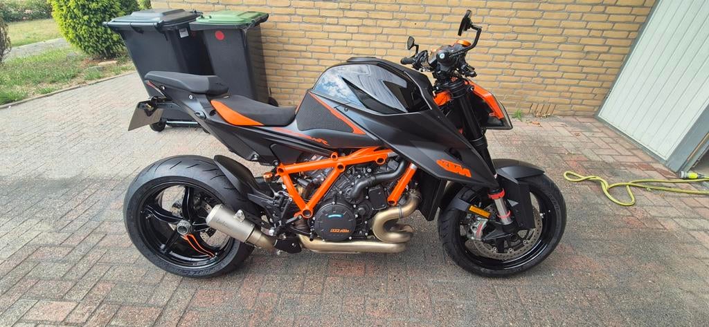 KTM Superduke 1290 R | NIEUWE BANDEN | TECH & TRACK -PACK, 2 cilinders, Motorrijbewijs A, 1301 cc, Particulier
