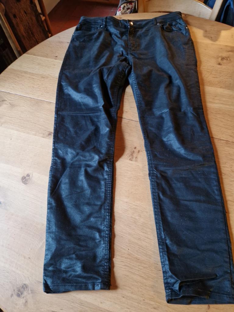 ZWARTE COATED BROEK MAAT 46, Kleding | Dames, Broeken en Pantalons, Zwart, Maat 46/48 (XL) of groter, Ophalen of Verzenden, Zo goed als nieuw