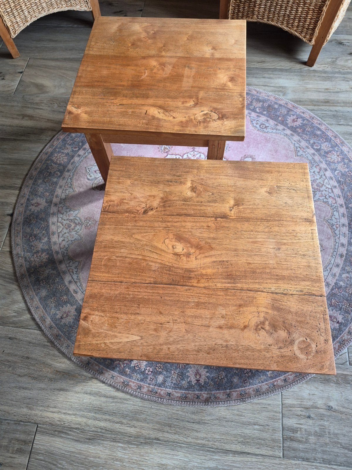 Teak houten bijzettafel 60x60x45 cm met lichte gebruikersspo, Huis en Inrichting, Tafels | Bijzettafels, Gebruikt, Vierkant, 55 tot 75 cm