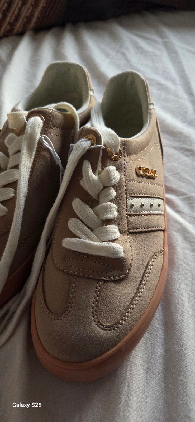 Nieuwe Guess dames sneakers, Ophalen of Verzenden, Nieuw, Beige, Sneakers of Gympen
