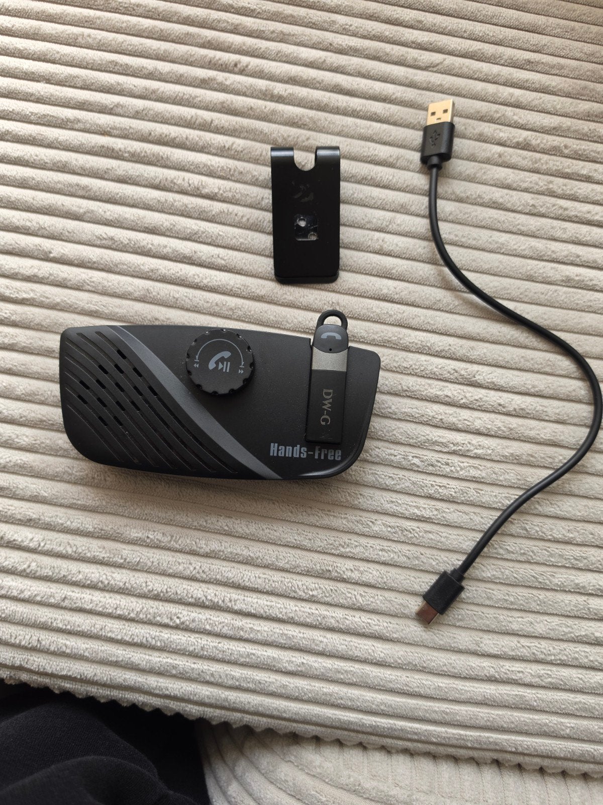 Handsfree carkit met Bluetooth oortje en USB-kabel, Auto diversen, Ophalen, Zo goed als nieuw