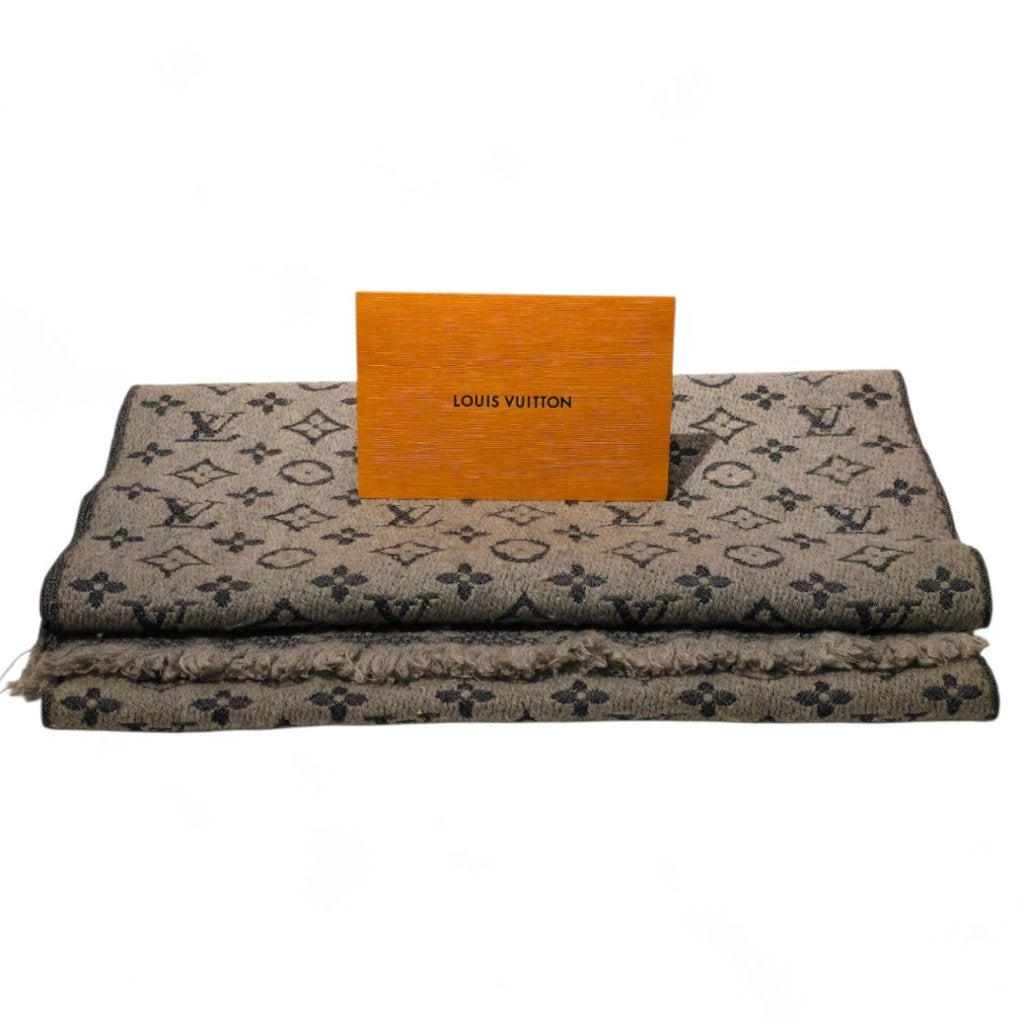 Louis Vuitton M70932 Monogram Classic Scarf, Louis Vuitton, Gebruikt, Support@louisvuitton.com, 2 Rue du Pont Neuf
75001 Paris
France