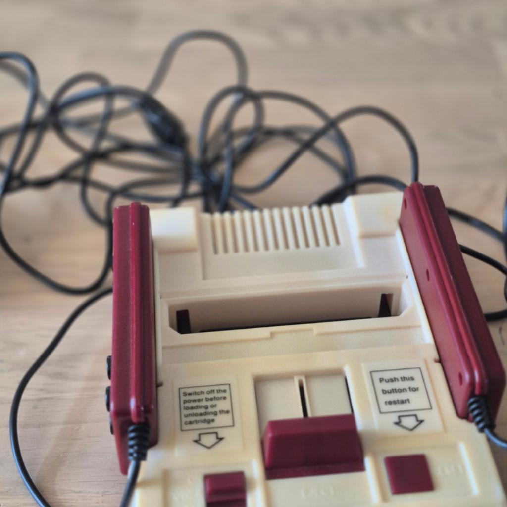 Retro Family Computer (Famicom) met controller, Spelcomputers en Games, Spelcomputers | Overige, Gebruikt, Nintendo, Ophalen of Verzenden