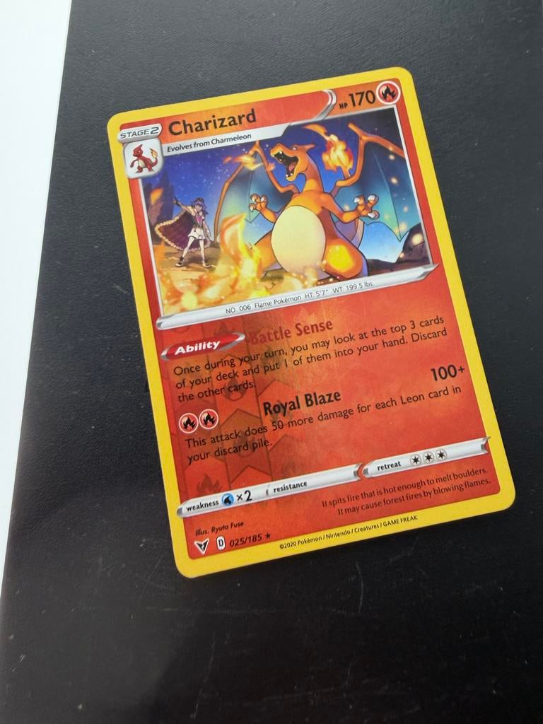 Charizard Pokémon Kaart V 025/185 - Zo goed als nieuw, Hobby en Vrije tijd, Verzamelkaartspellen | Pokémon, Ophalen of Verzenden