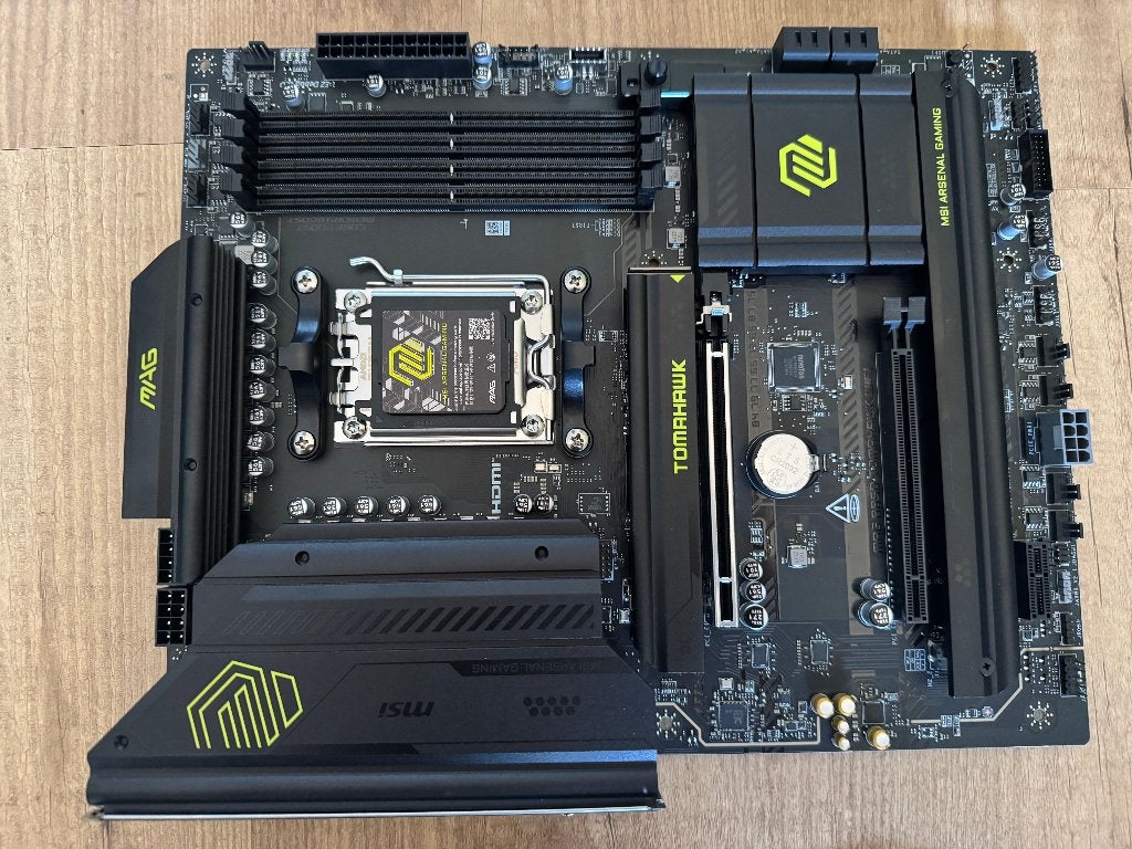 MAG B850 TomaHawk WiFi, Computers en Software, Ophalen of Verzenden, Zo goed als nieuw, ATX, DDR5