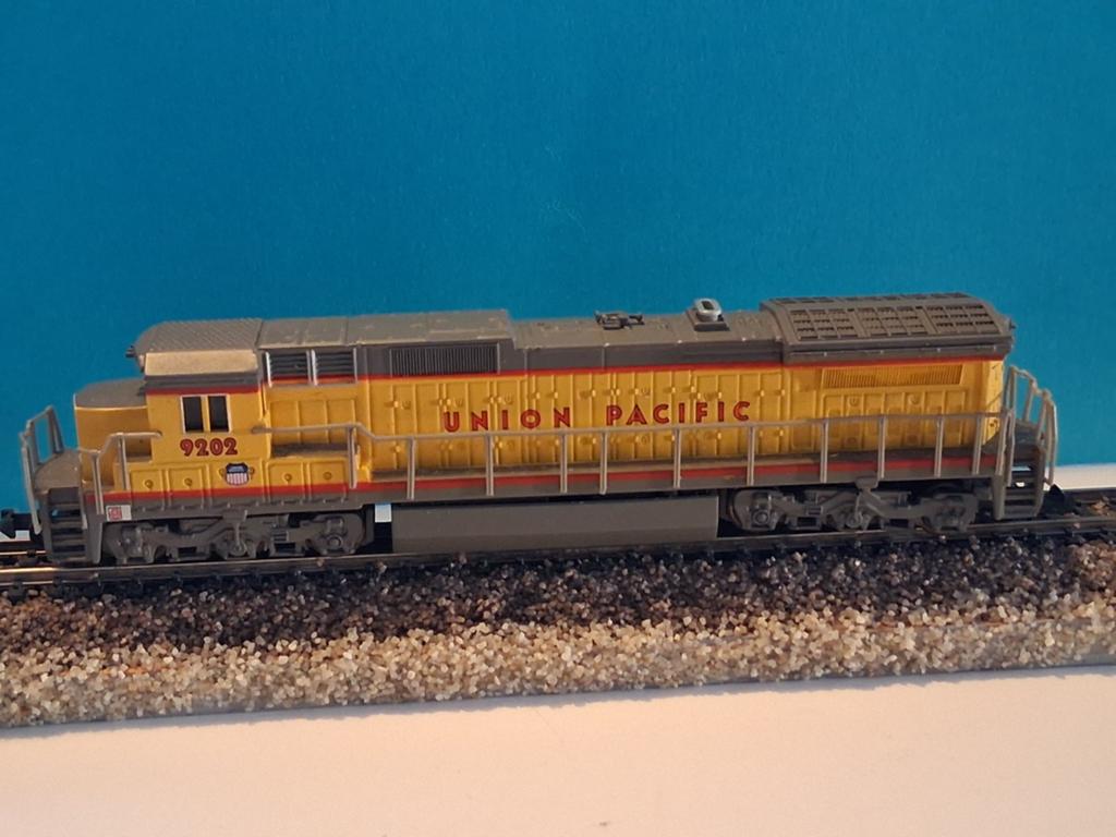 Usa dieselloc Dash-8 N-spoor, Hobby en Vrije tijd, Modeltreinen | N-Spoor, Gebruikt, Ophalen of Verzenden, Analoog, Gelijkstroom