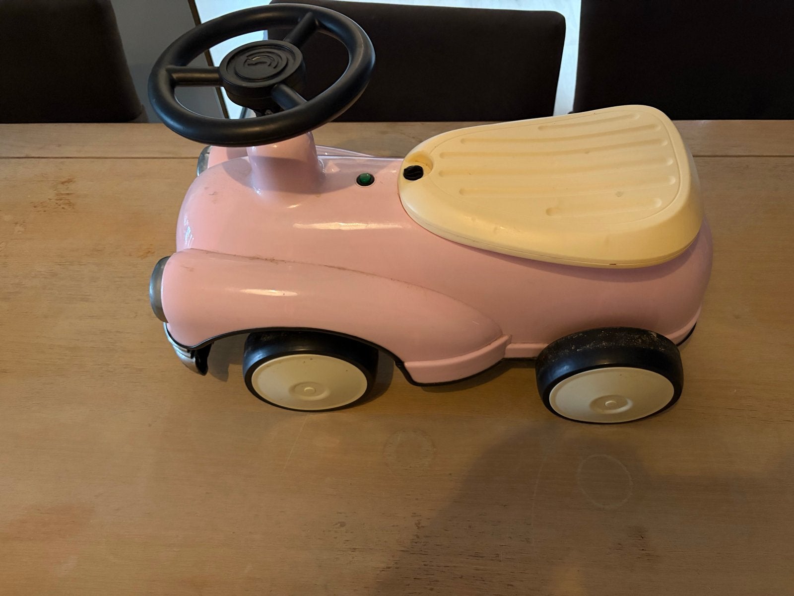 Roze loopauto met geluid voor uren speelplezier, Kinderen en Baby's, Ophalen, Gebruikt, Loopvoertuig