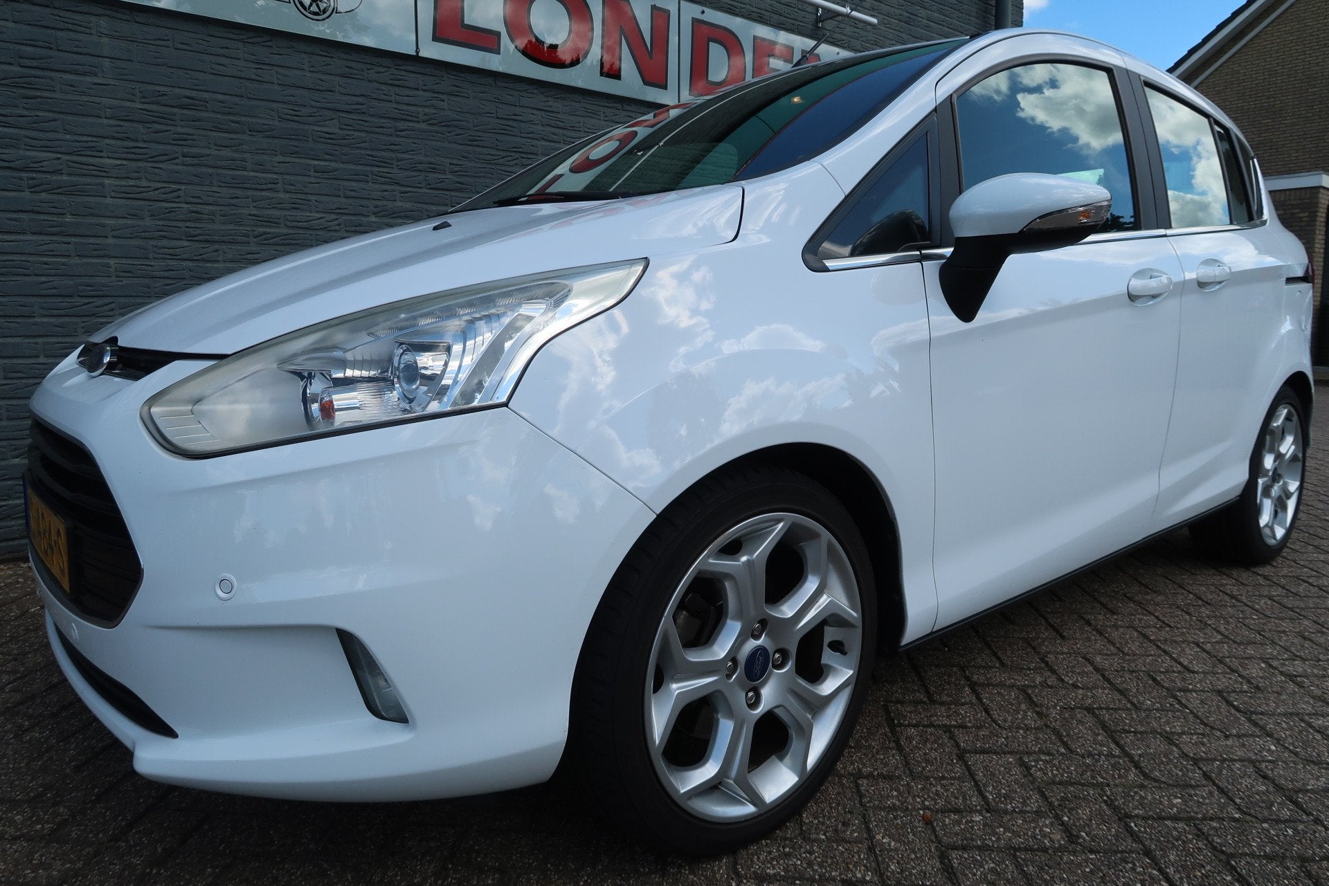 Ford B-MAX 1.0 EcoBoost Titanium Bij ons bedrijf in onderhou, Auto's, Voorwielaandrijving, 12 maanden, Gebruikt, Wit