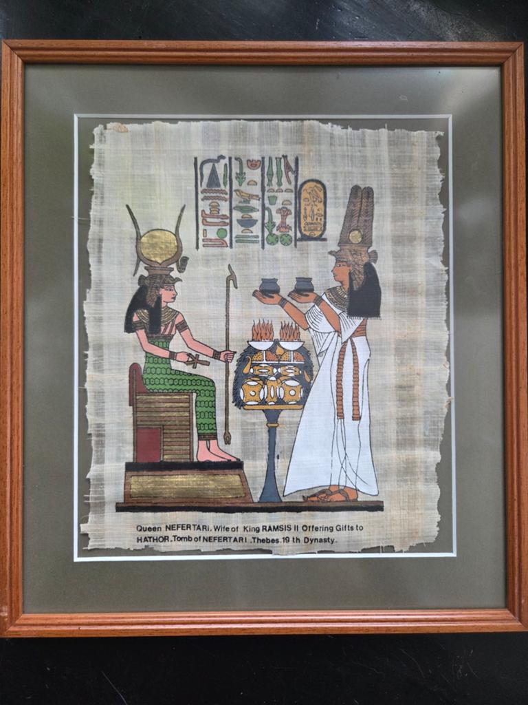 Ingelijste Egyptische kunst: Nefertari en Hathor op papyrus, Ophalen of Verzenden