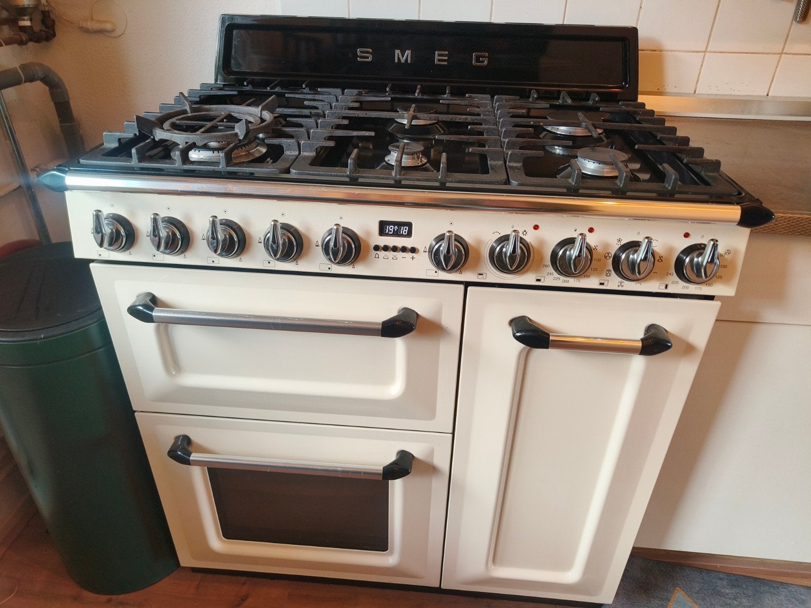 Smeg Fornuis met 6 Pits Gasfornuis en 3 Ovens (Perilex), Witgoed en Apparatuur, Ophalen, Gebruikt, Warmhoudplaat, 60 cm of meer