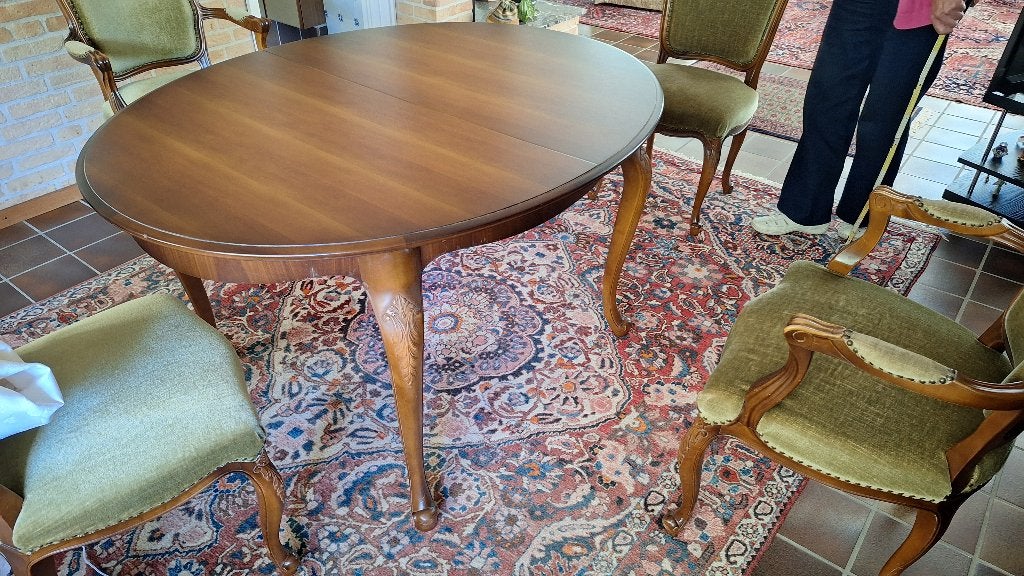 Uitklapbare notenhouten eettafel, ovaal, Huis en Inrichting, Ophalen, Gebruikt, 100 tot 150 cm, Klassiek