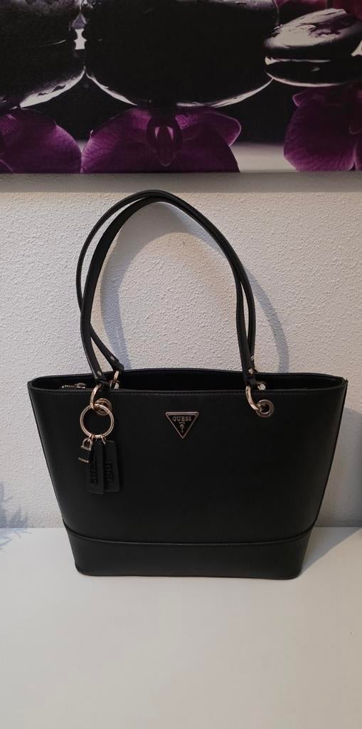 Guess tas, Sieraden, Tassen en Uiterlijk, Tassen | Damestassen, Ophalen, Zo goed als nieuw, Zwart, Handtas