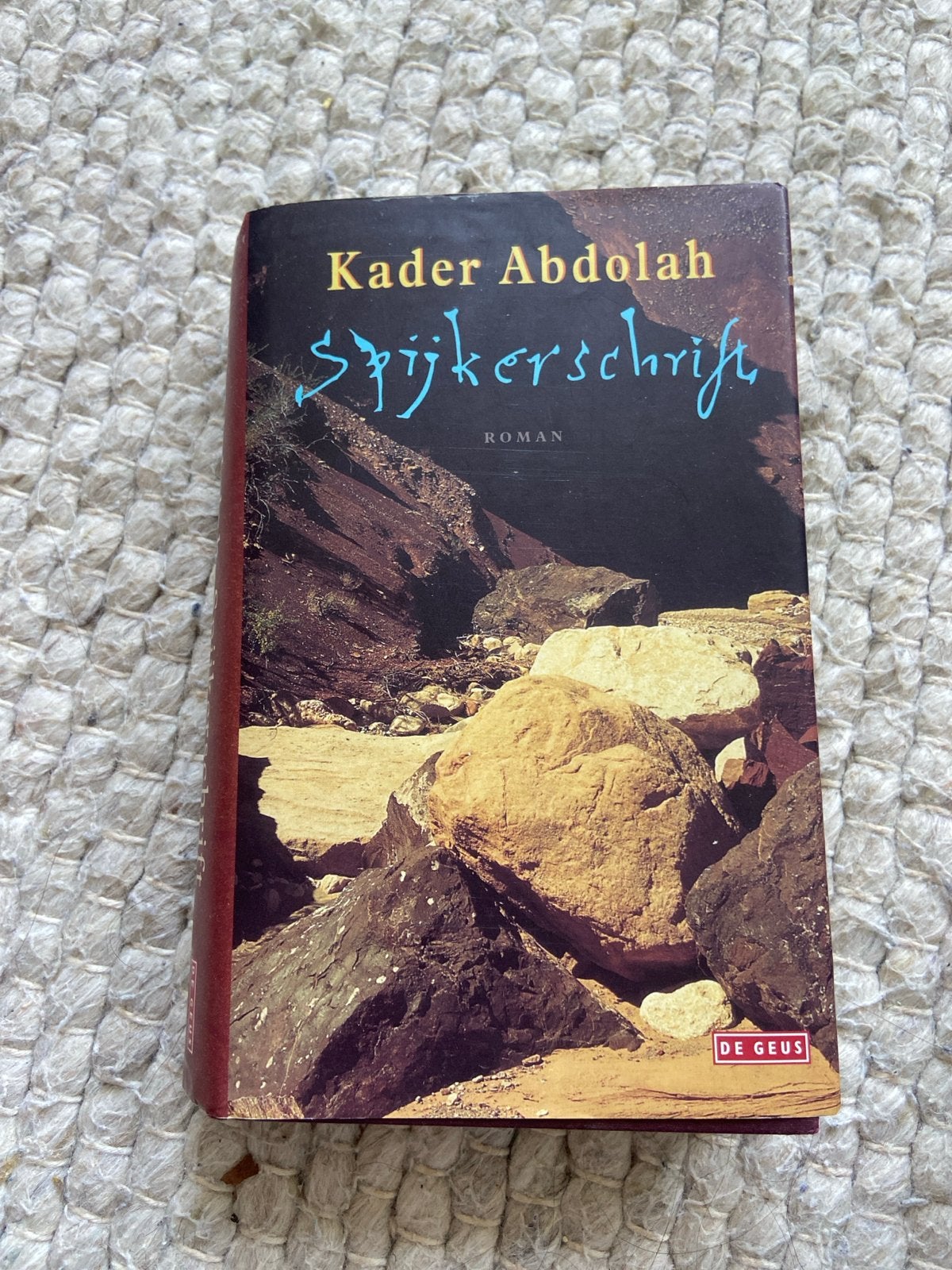 Spijkerschrift - Kader Abdolah (roman), Ophalen of Verzenden, Gelezen, Nederland