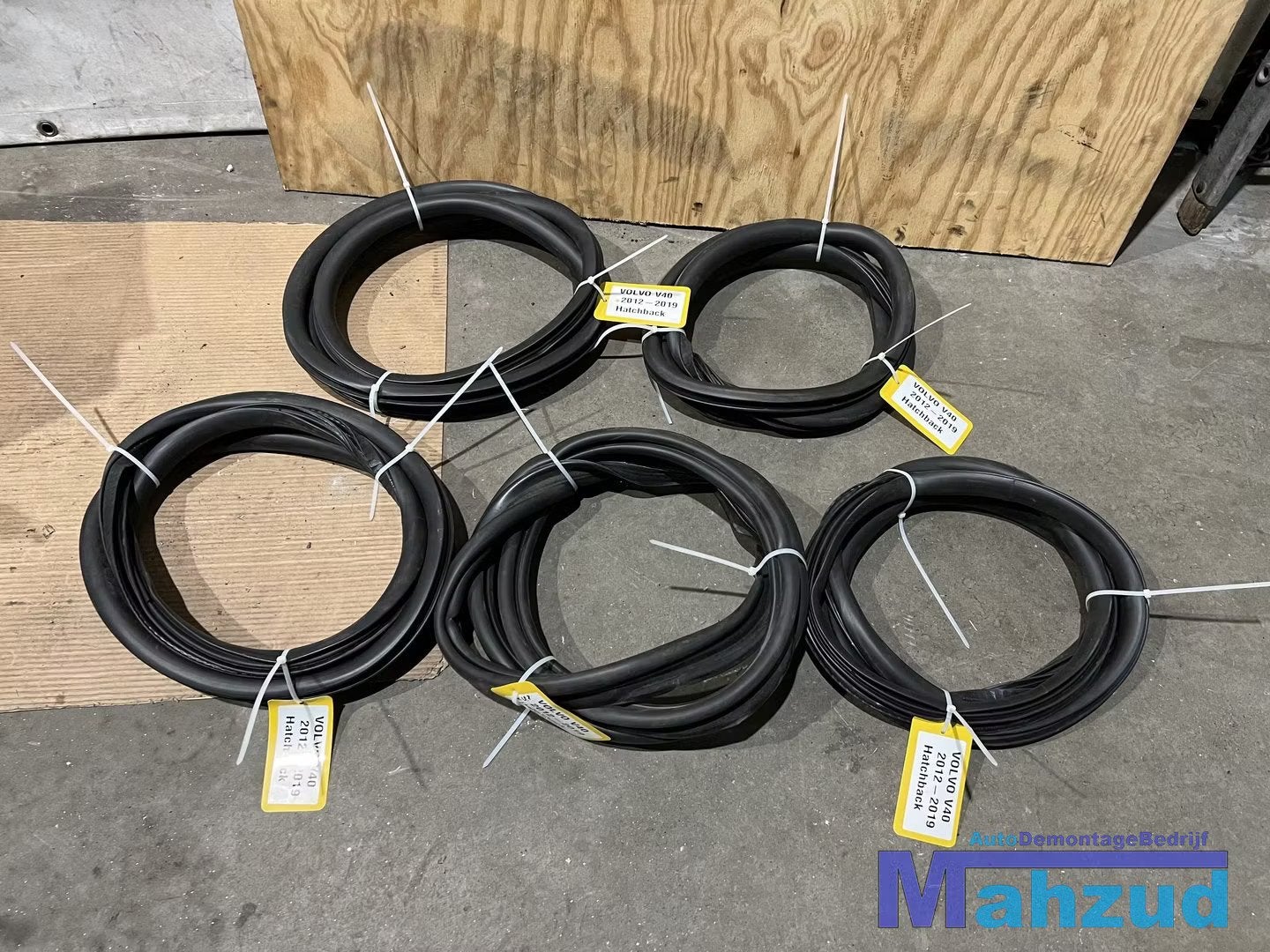 VOLVO V40 hatchback deurrubber kofferbak rubber 2012-2019, Info@fabrikant.eu, Fabrikantstraat 1
1000 AA  Amsterdam, NL, Ophalen of Verzenden