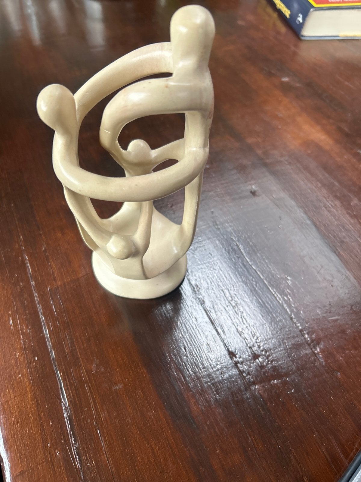 Abstracte stenen sculptuur - Familieband, Groep mensen, Minder dan 20 cm, Ophalen of Verzenden, Handgemaakt