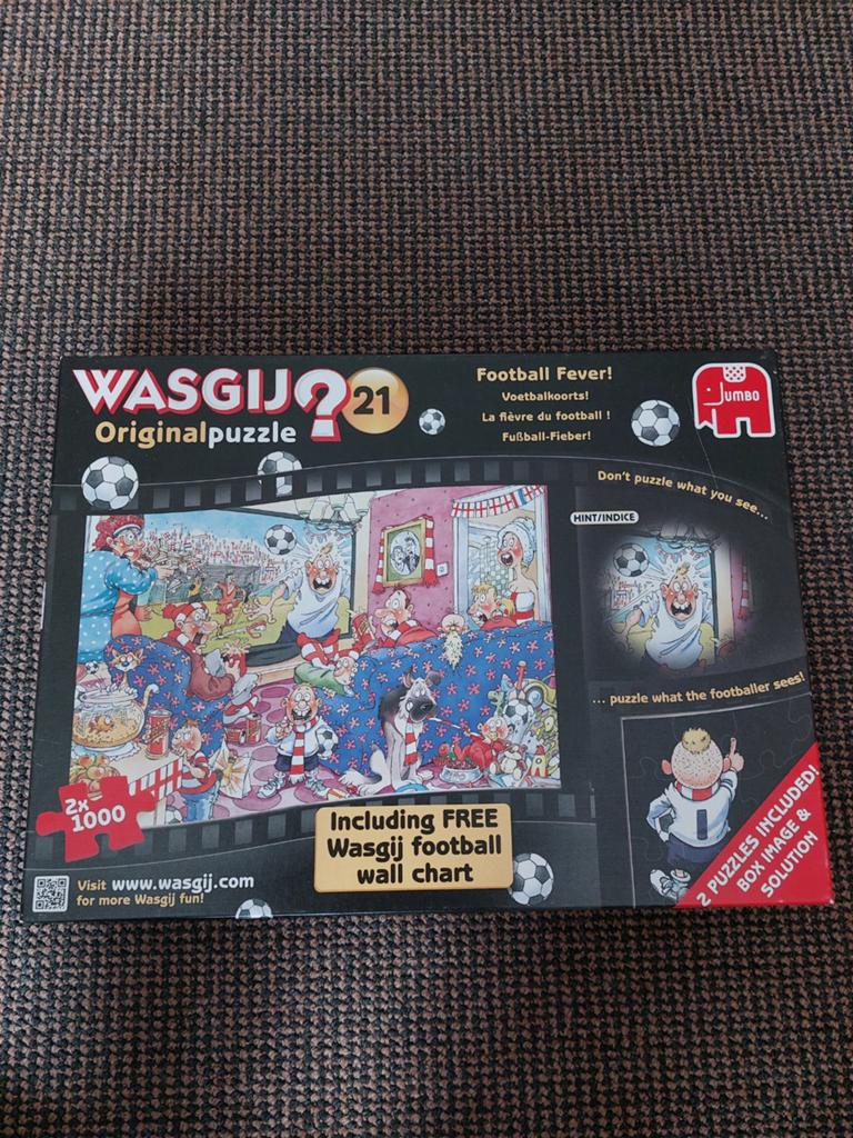 Dubbele Wasgij puzzel: Voetbalkoorts 2x1000 st, Ophalen of Verzenden, 500 t/m 1500 stukjes, Zo goed als nieuw, Legpuzzel