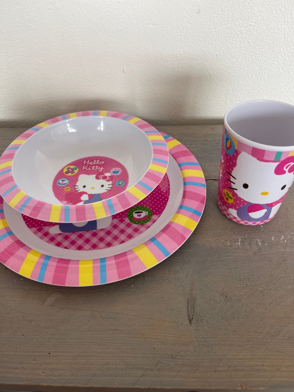 Hello Kitty servies set - bord, kom en beker, Kunststof, Gebruikt, Overige merken, Ophalen of Verzenden