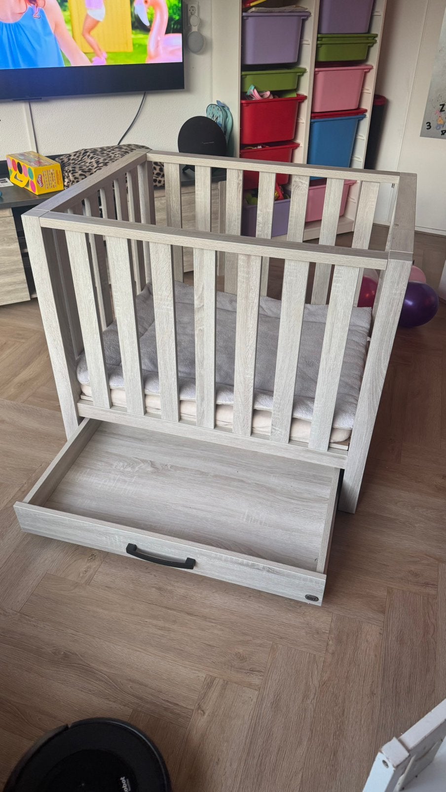 Nette verstelbare box met dubbele matrassen, Kinderen en Baby's, Ophalen, Zo goed als nieuw, Vierkant, In hoogte verstelbaar