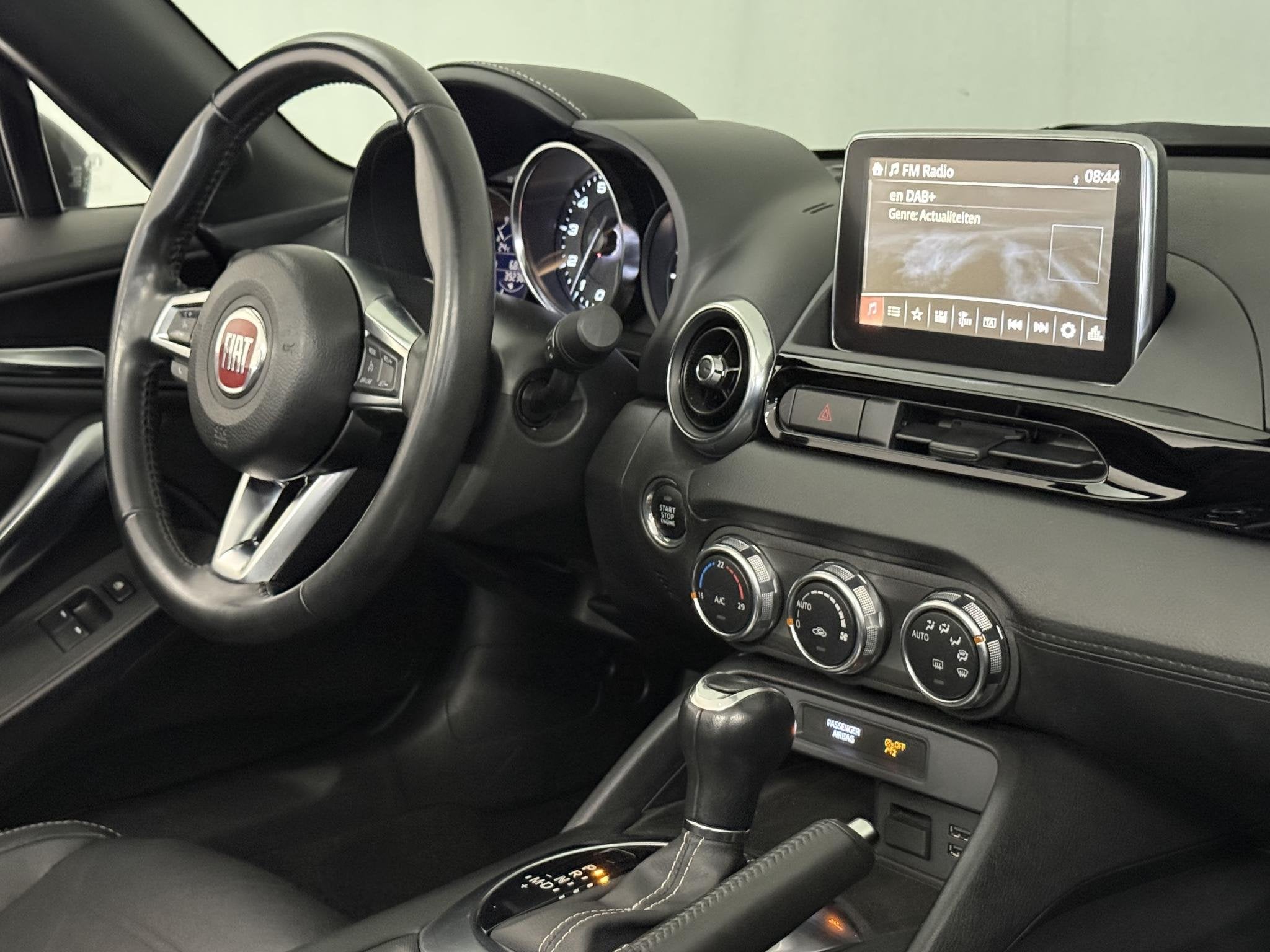 Fiat 124 Spider 1.4 MultiAir Turbo Lusso | Airco | Navigatie, Auto's, Automaat, Gebruikt, Cabriolet, Leder