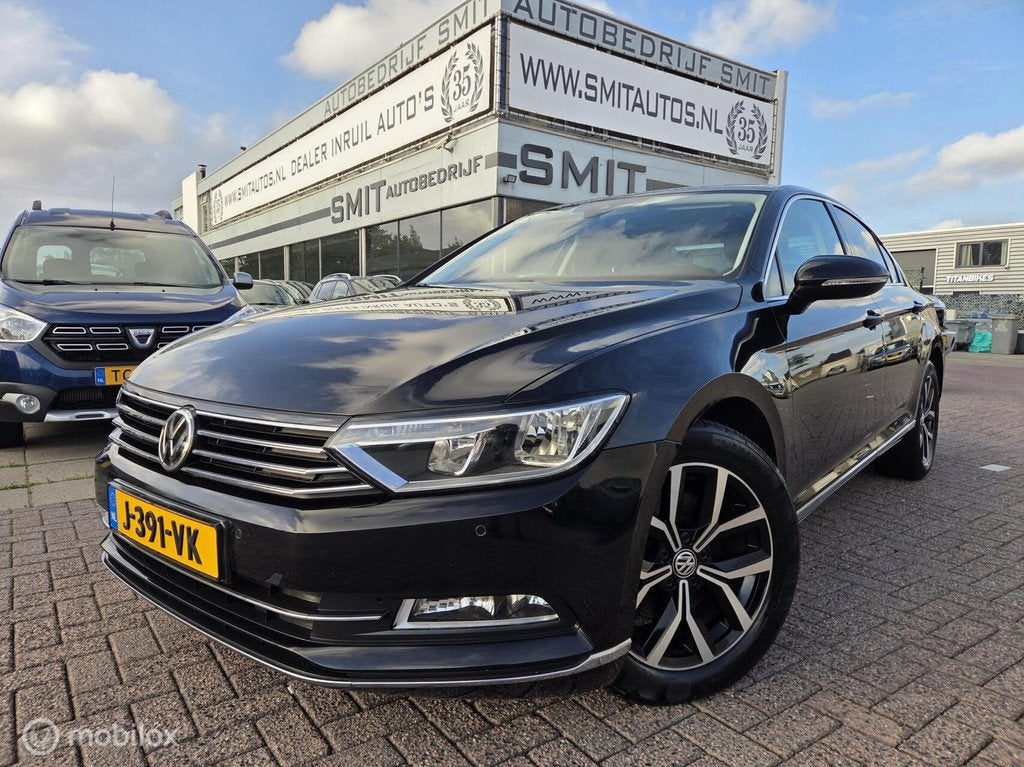 Volkswagen Passat 1.5 TSI Highline Business R Camera/Carplay, 4 cilinders, 150 pk, Zwart, Leder