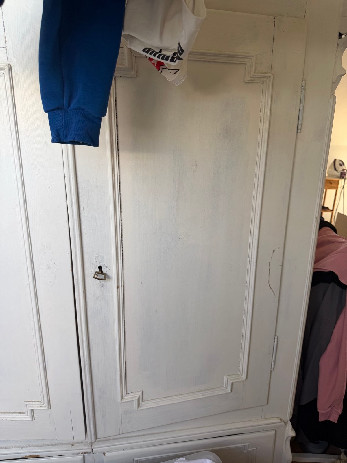 Antieke Witte Kast - Charmante Opbergruimte, Huis en Inrichting, Kasten | Kledingkasten, Ophalen, Gebruikt, 100 tot 150 cm, 150 tot 200 cm