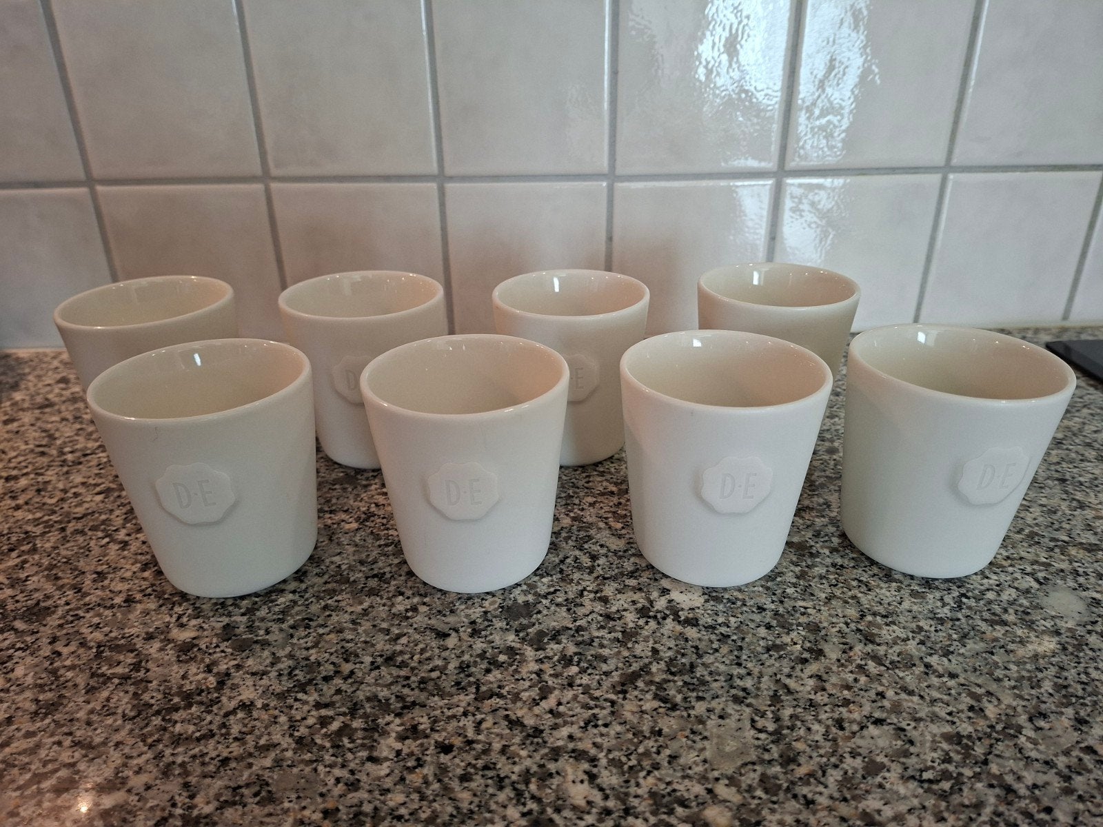8 (mat) witte Douwe Egberts mokjes, Ophalen of Verzenden