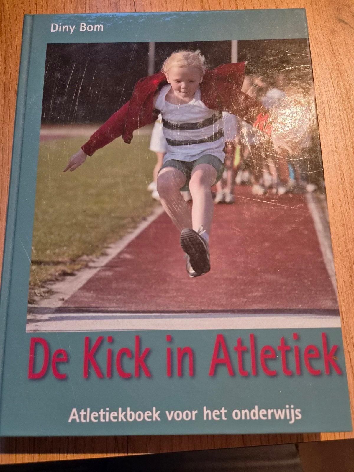 D. Bom - De kick in atletiek, Ophalen of Verzenden, Gelezen, Overige niveaus, D. Bom