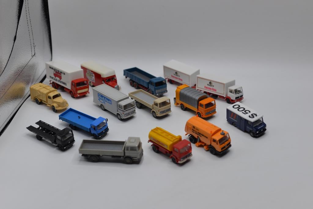 Set diverse Mercedes Benz vrachtwagens 1:87, Gebruikt, Wiking, -, -