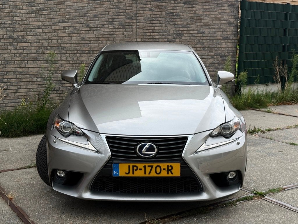 Lexus IS 300h 25th Edition Camera, Auto's, Automaat, Achterwielaandrijving, Gebruikt, 181 pk