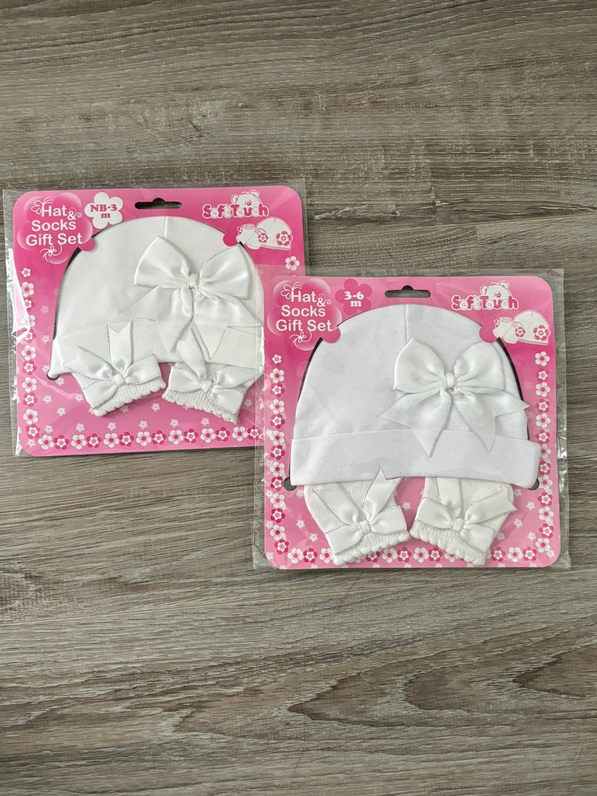 NIEUW Babymutje & sokjes met strik, Kinderen en Baby's, Babykleding | Mutsen, Sjaals en Wanten, Ophalen of Verzenden, Nieuw, Meisje