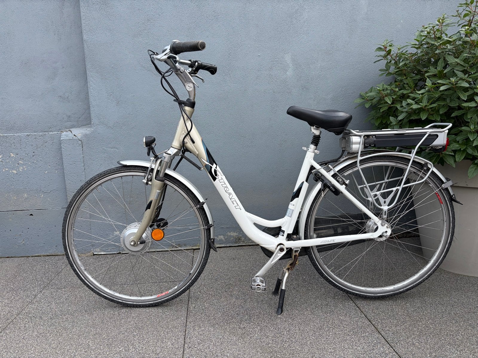 Tigra e-bike, damesfiets met gashendel, Fietsen en Brommers, Gebruikt, 51 tot 55 cm, 30 tot 50 km per accu, Ophalen