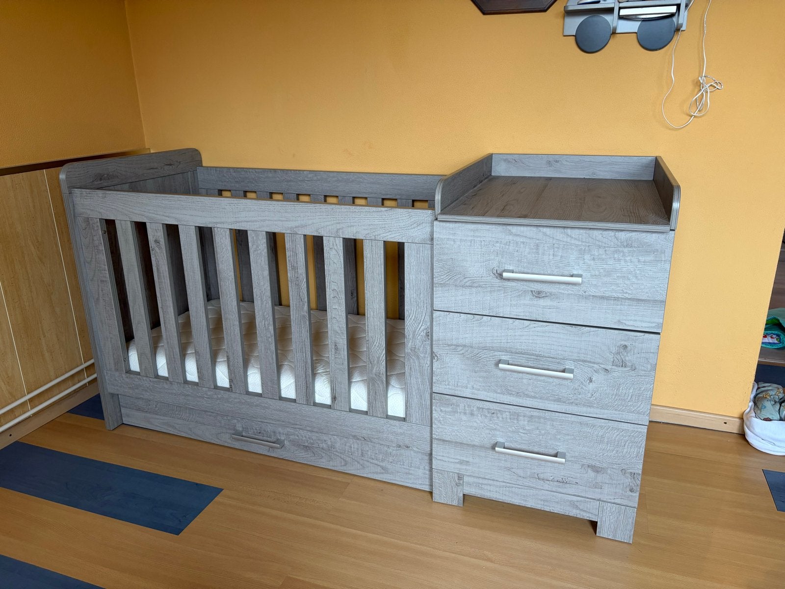 Interbaby Babybed met commode - Zo goed als nieuw, Ophalen, 70 tot 85 cm, Zo goed als nieuw, Matras